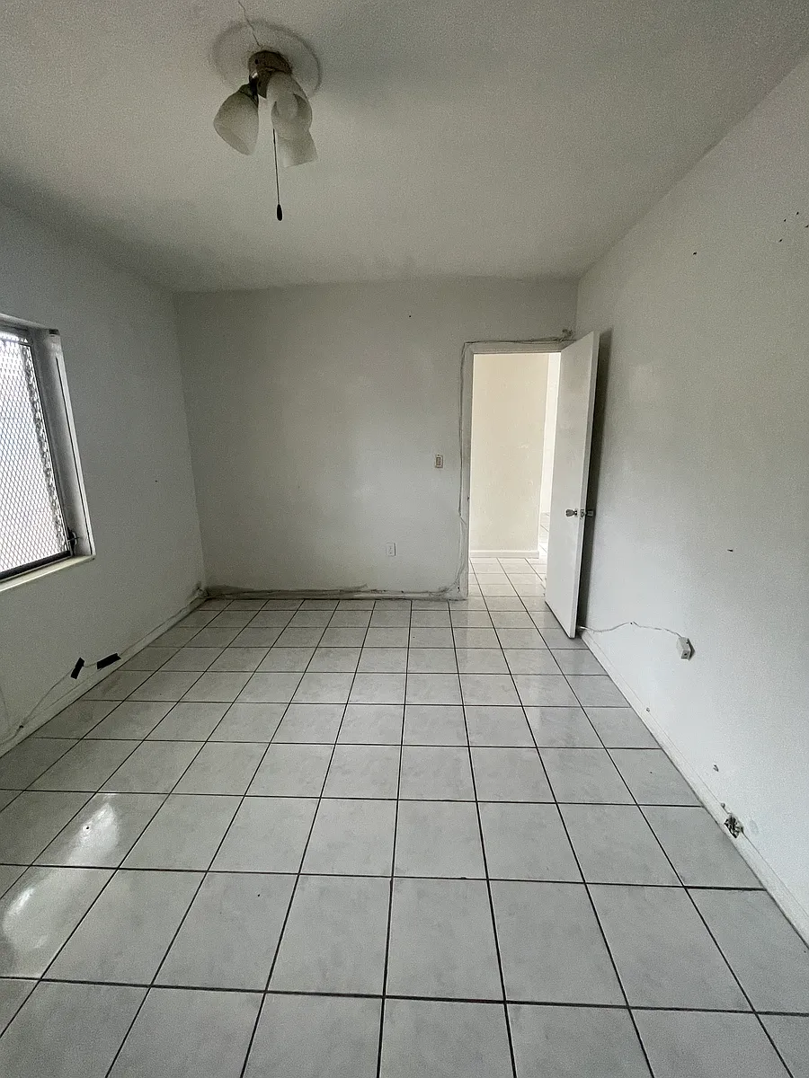 Building Photo - 4465 W Flagler St #4