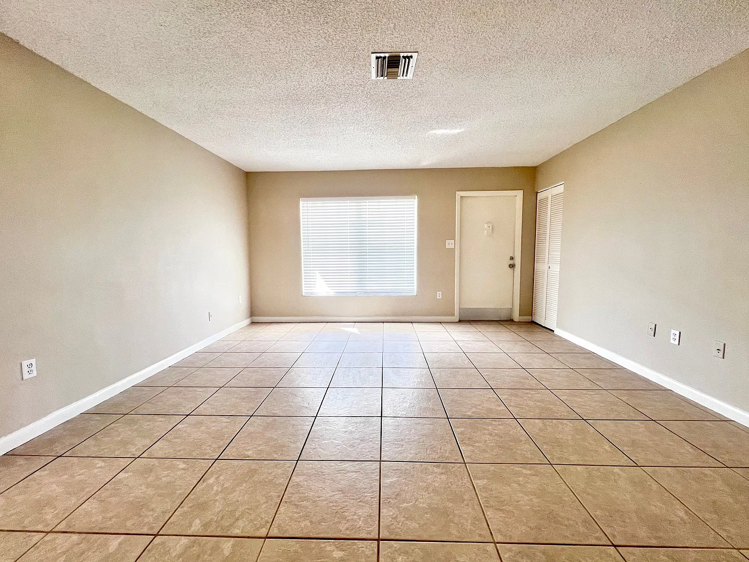 2 bed, 1050 sqft, $1,550 — Photo 4