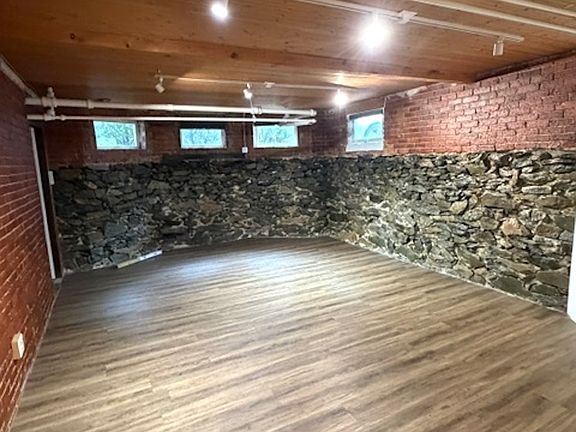 5th image of 135 Irving Ave