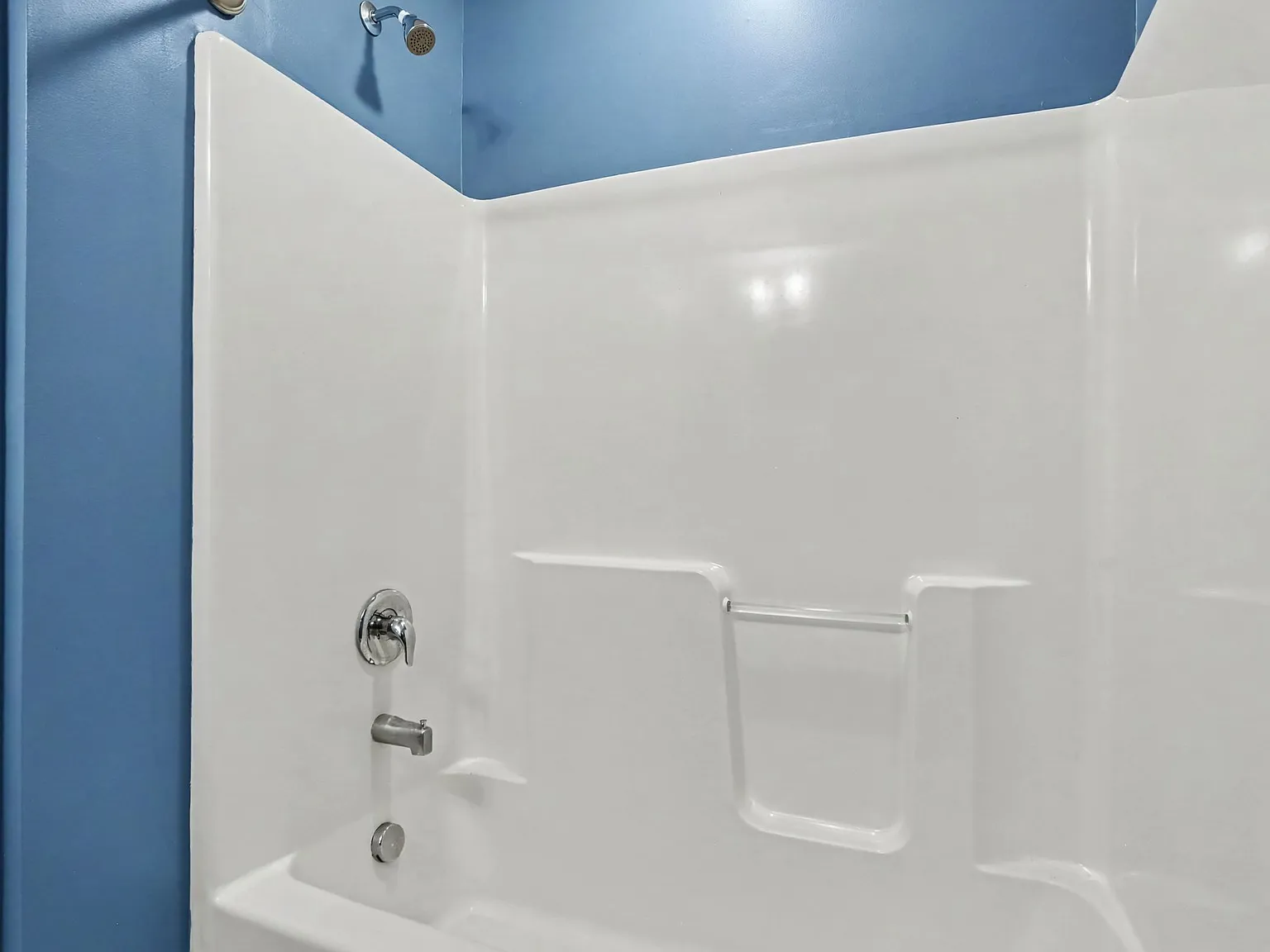 3 bed, 2192 sqft, $3,265 — Photo 2