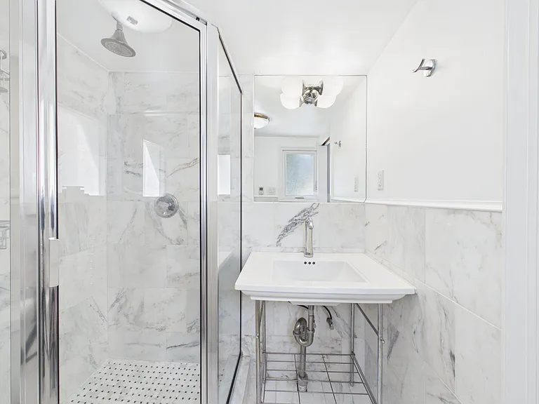 918 Waverly St — Photo 15