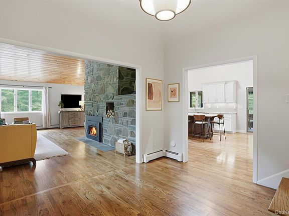 4th image of 17 Stoutenburgh Drive