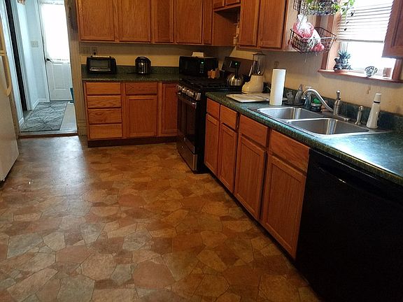 4th image of 615 E Hickory St