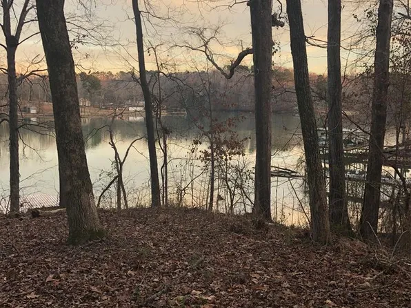 1220 N Shore Dr, Florence, AL 35634