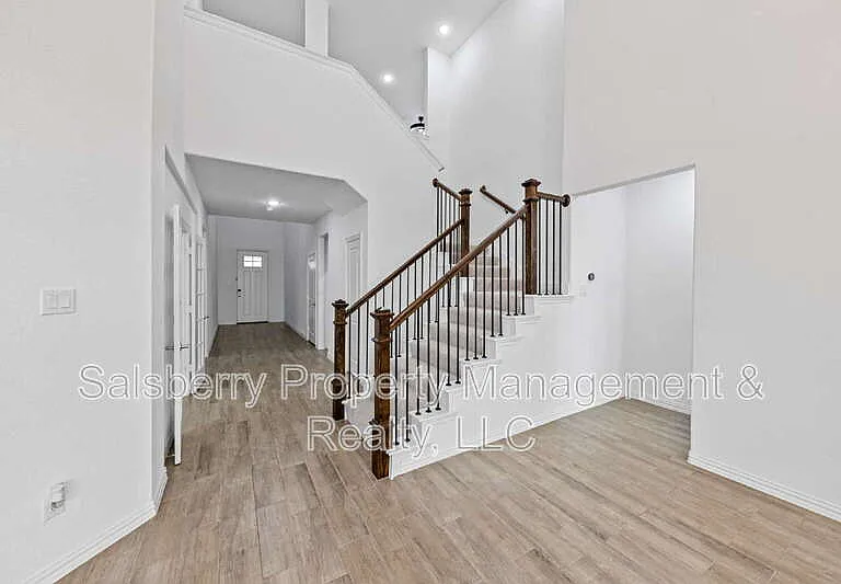 149 Cherryvale Ln — Photo 4