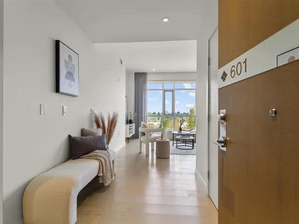 5189 Cambie St #601, Vancouver, BC V5Z 0J4