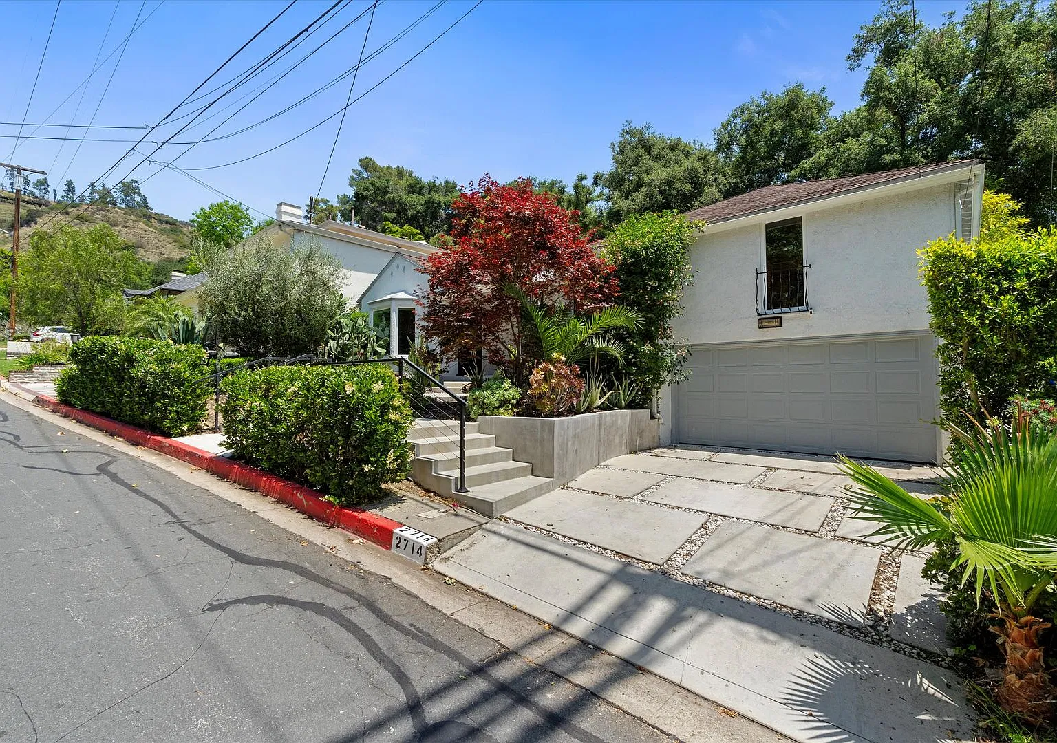This beautifully updated 4-Bed, 2-Bath Home in Glenoaks Canyon is now available! — Photo 2