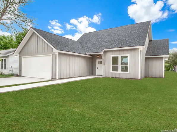 1209 Avenue K, Hondo, TX 78861
