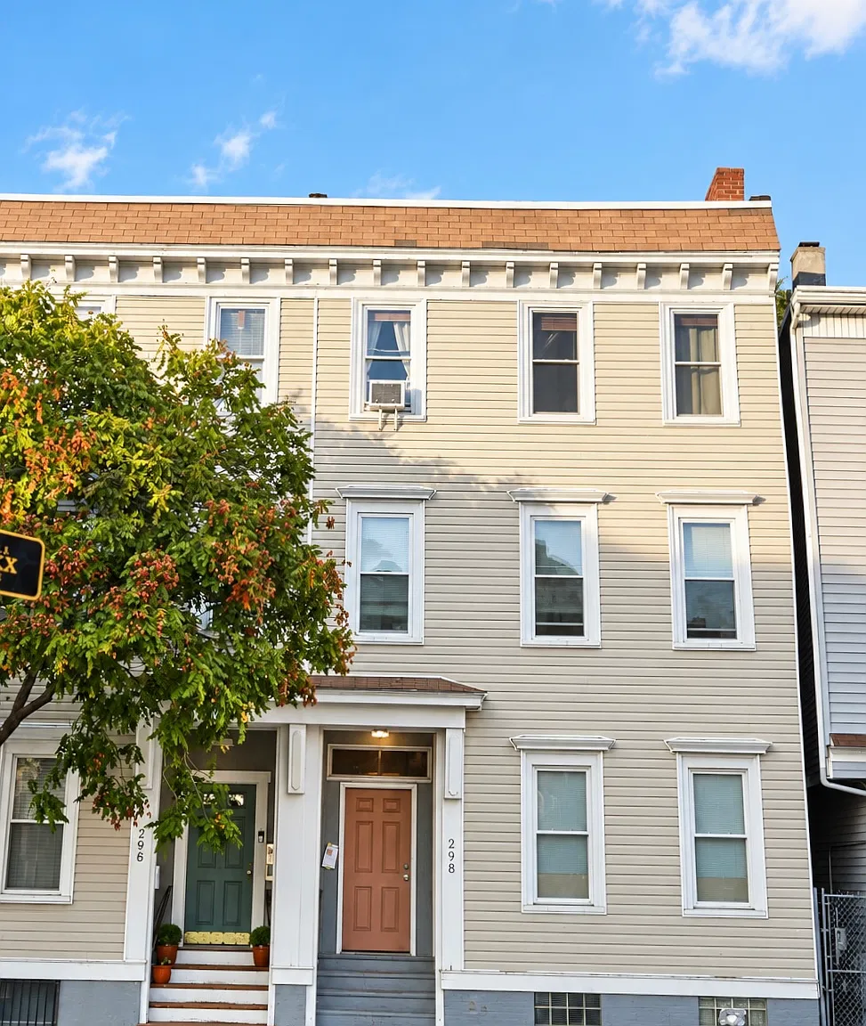 2 bed, 600 sqft, $3,850 — Photo 1