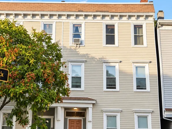 298 E 8th St #3, South Boston, MA 02127