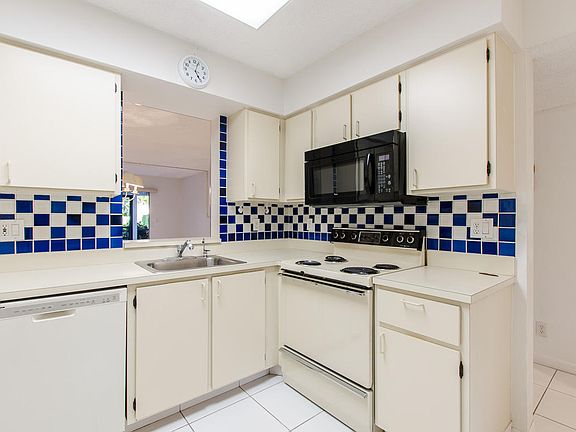 3rd image of 7321 Amberly Ln APT 110