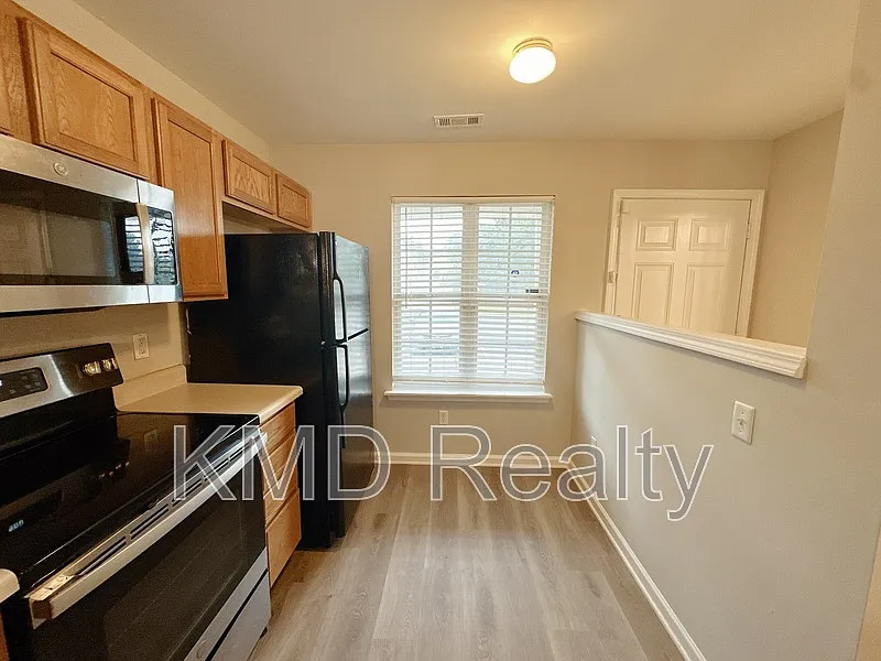 2 bed, 2.5 bath, 1094 sqft, $1,550 — Photo 4