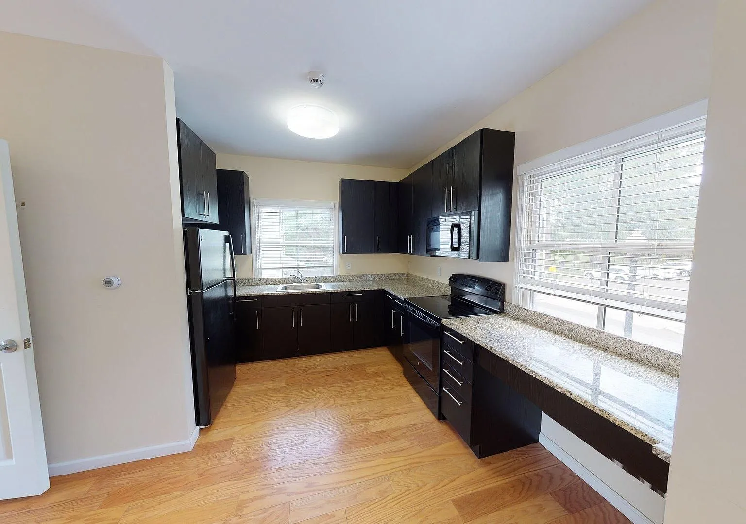 Golden Hill Street Apartments — Photo 2