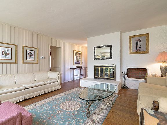 4th image of 9353 Carmichael Dr