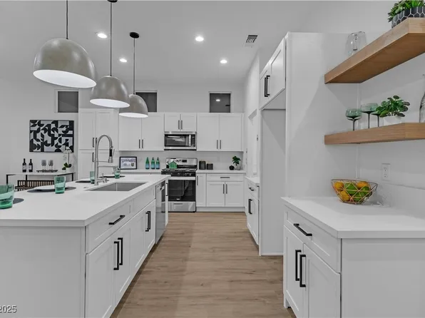 10801 Clarion Ln, Las Vegas, NV 89134