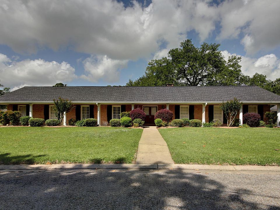 1st image of 701 White Oak Dr