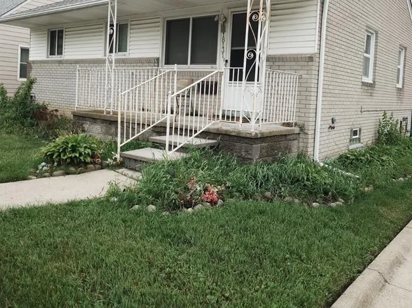 18131 Oak Ave, Eastpointe, MI 48021