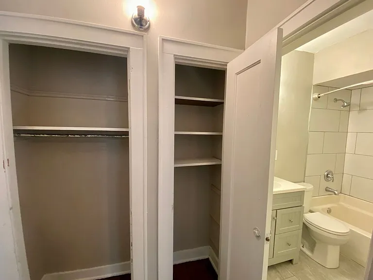 1029 Dana Apts — Photo 11