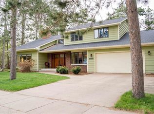 1216 White Pine Dr N, Eau Claire, WI 54701