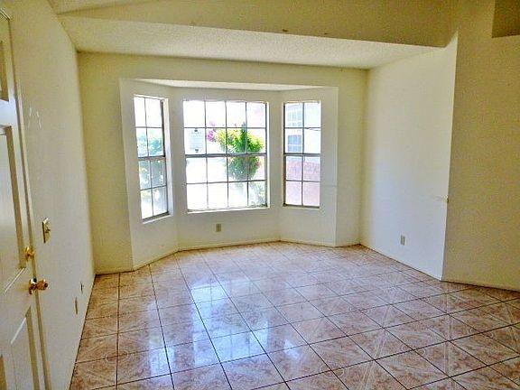 048-481637-living-room-22620340.jpg