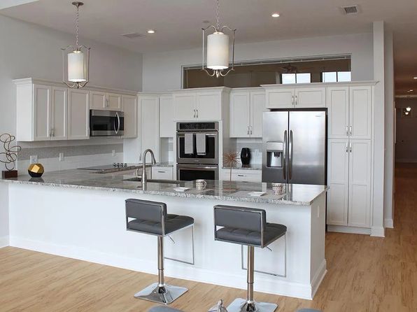 1228 Euclid Ave #606