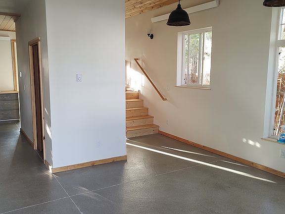 3rd image of 505 Teller St