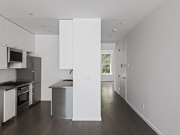 4th image of 220 W 79th St APT 4