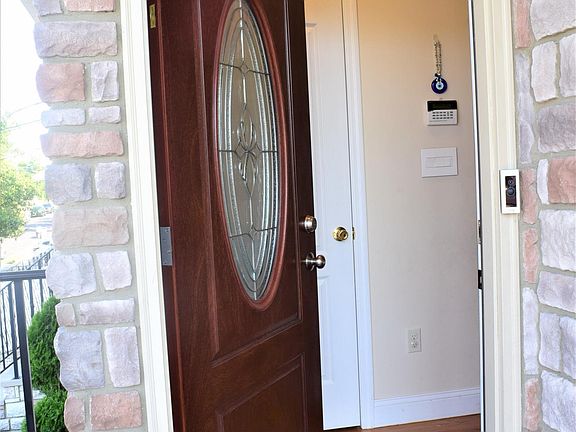 5th image of 56 Glover St