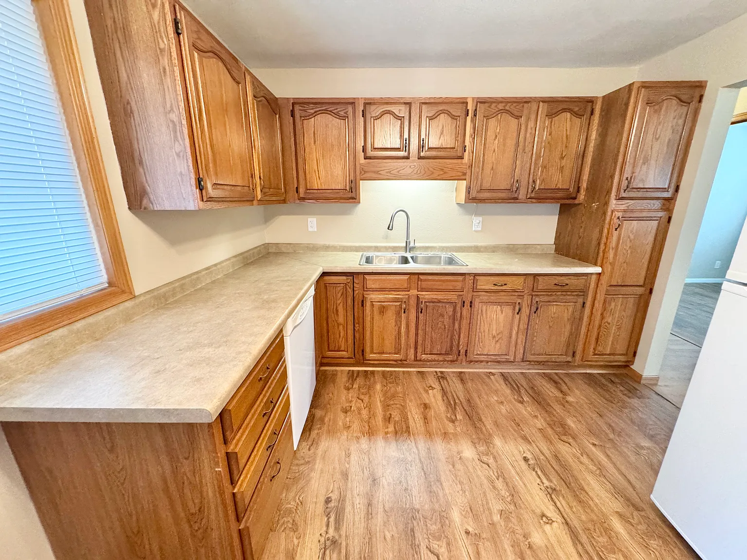 3 bed, $1,800 — Photo 2