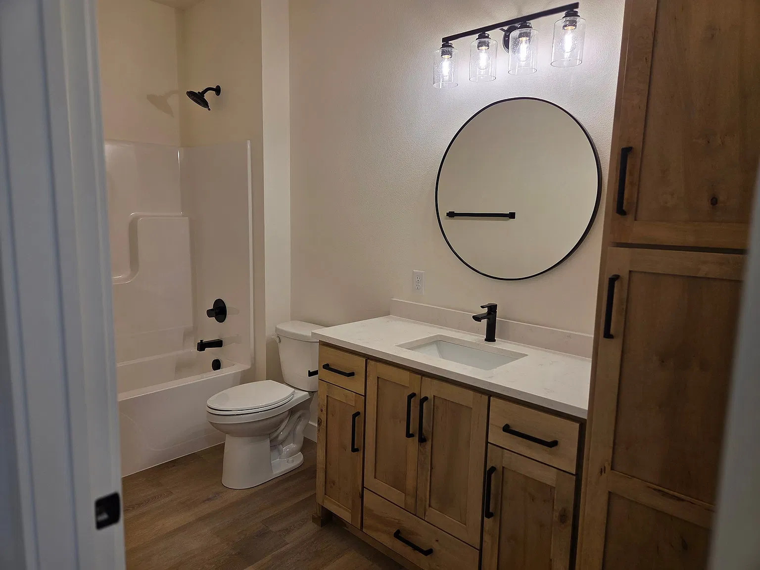 Modern 2 Bed/2 Bath Townhouse in Wyndmere - Available 10/15 - $1,950/mo — Photo 3