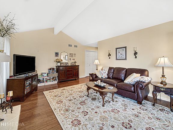 5th image of 1679 N Belmont Ct