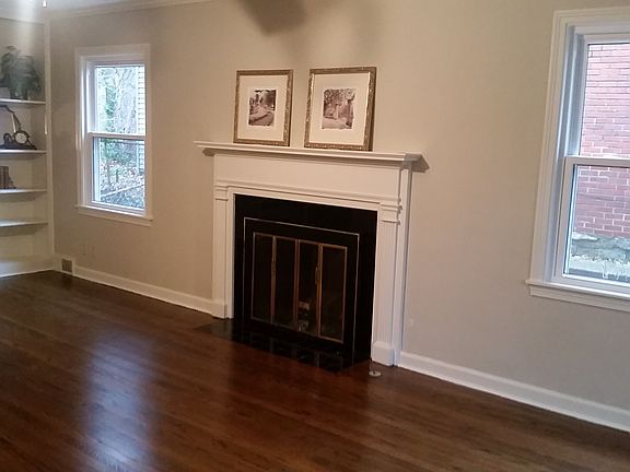Living Room w/gas FPLC