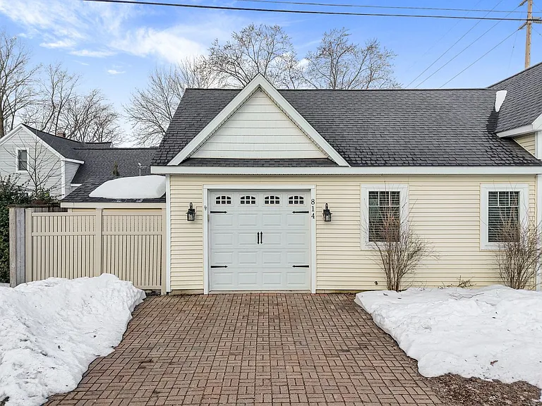 814 Locust St — Photo 2