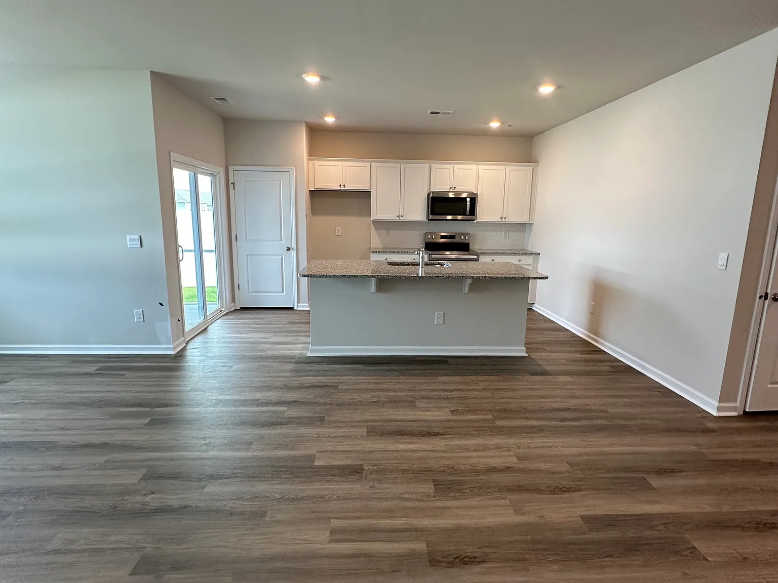 3 bed, 2.5 bath, 1475 sqft, $2,495 — Photo 2