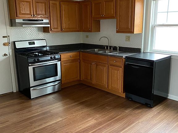 3rd image of 166 E Elmhurst Ave #2A