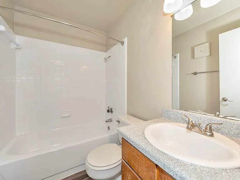 Oak Meadow Apartments — Photo 13