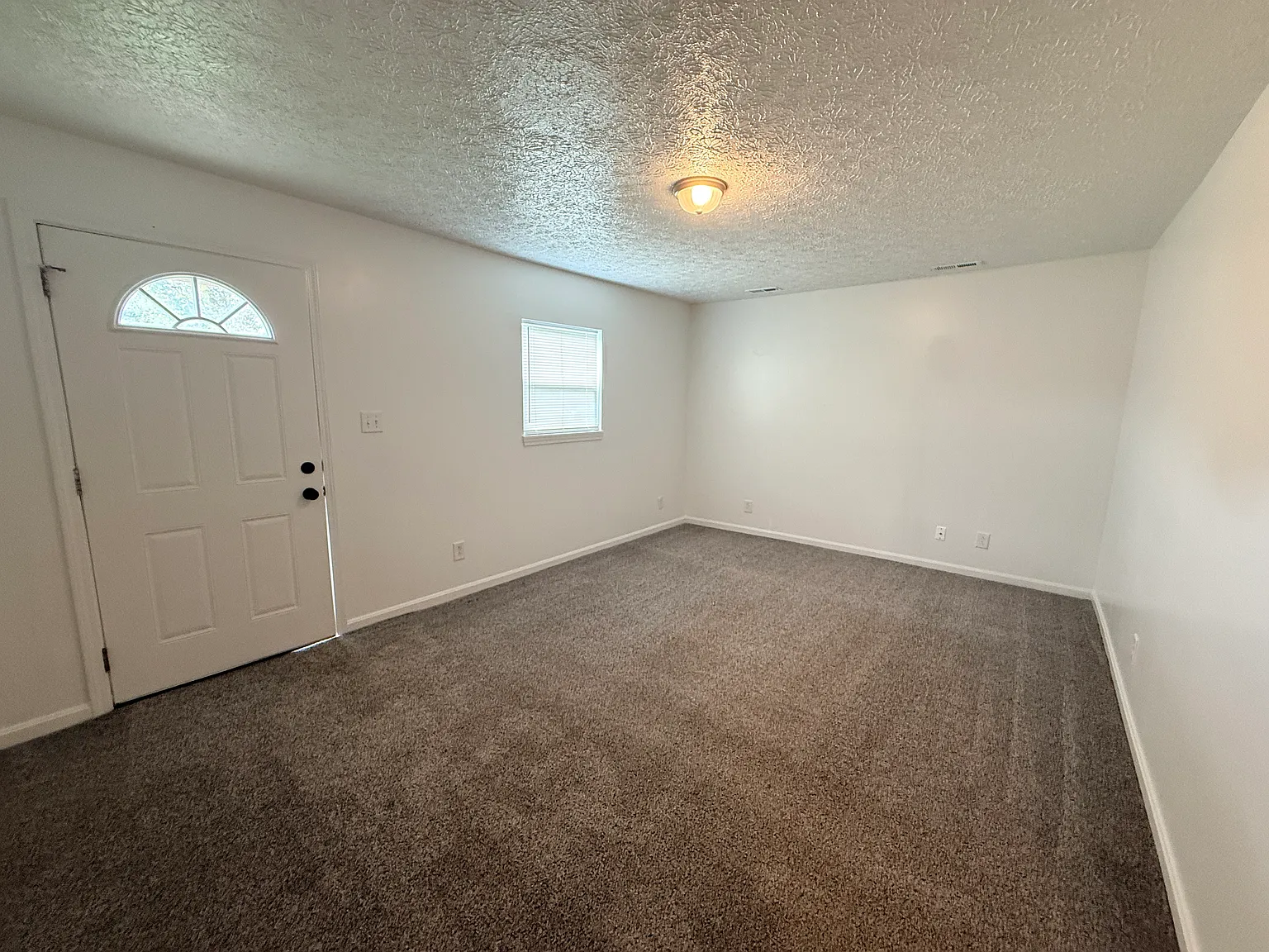 2 bed, 1000 sqft, $1,150 — Photo 4