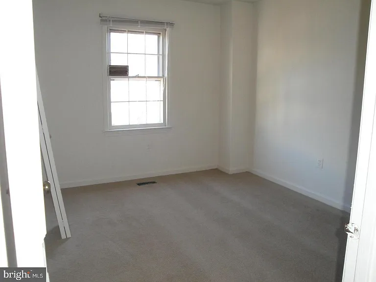 8029 Edinburgh Dr — Photo 12