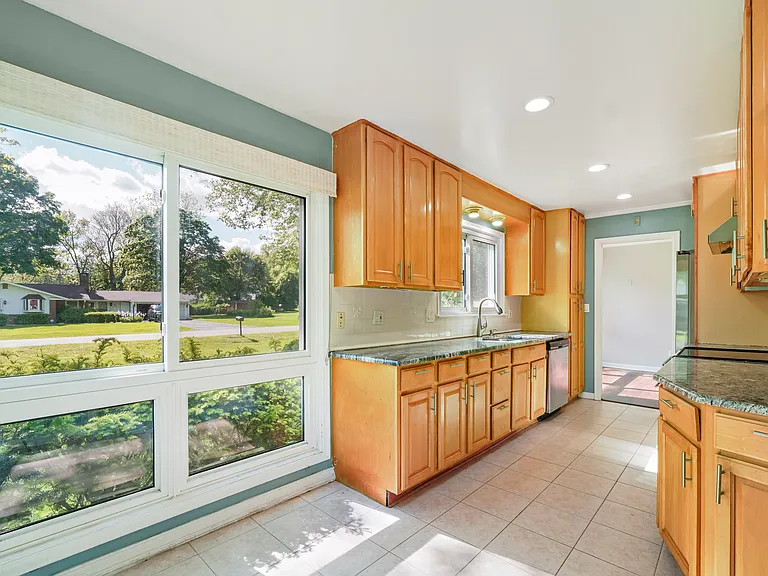 6843 E Dartmoor Rd — Photo 8