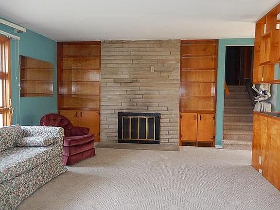 3rd image of 204 Meadow Vue Court North Dr