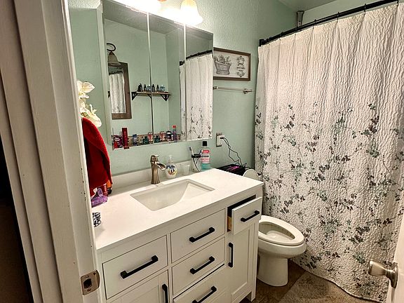 2nd image of 16033 Aqua Rd