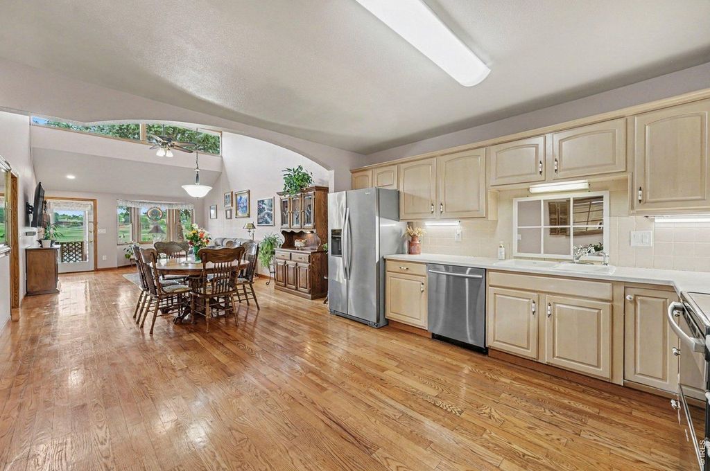 1566 W 29th St