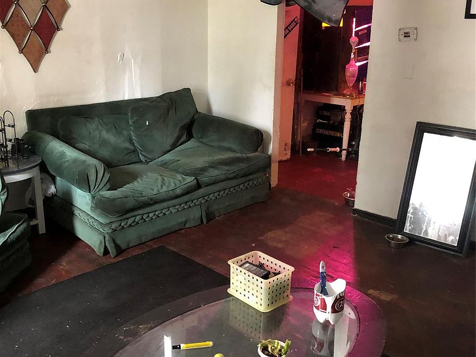 2nd image of 530 E 16th St
