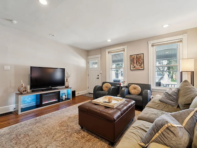 222 N New St — Photo 7