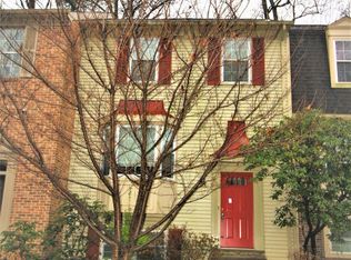 9585 Lindenbrook St, Fairfax, VA 22031