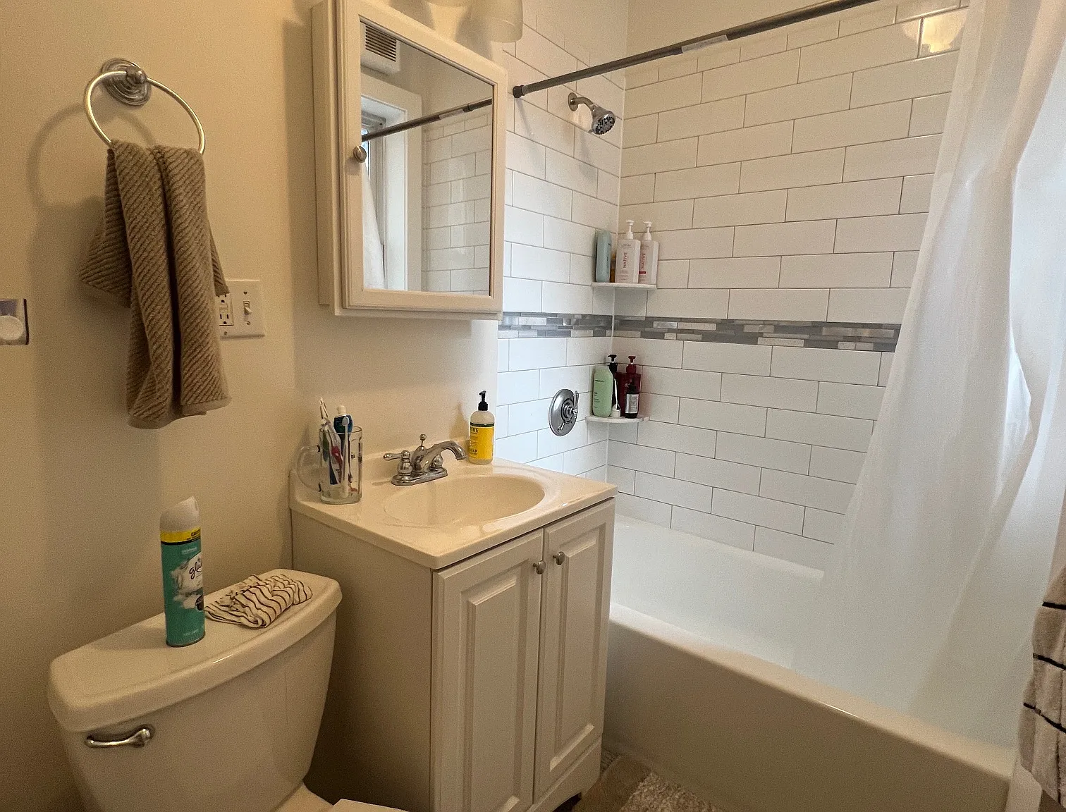 2 bed, 9999 sqft, $3,050 — Photo 1