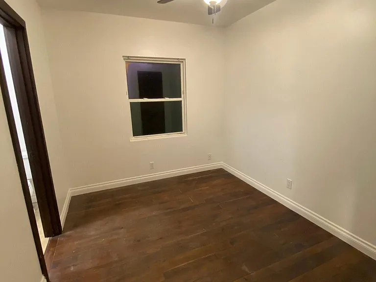 Middle bedroom
