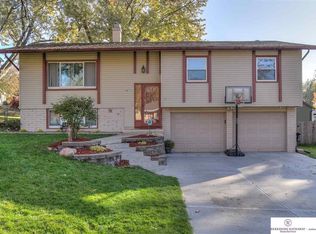 11673 Roanoke Blvd, Omaha, NE 68164