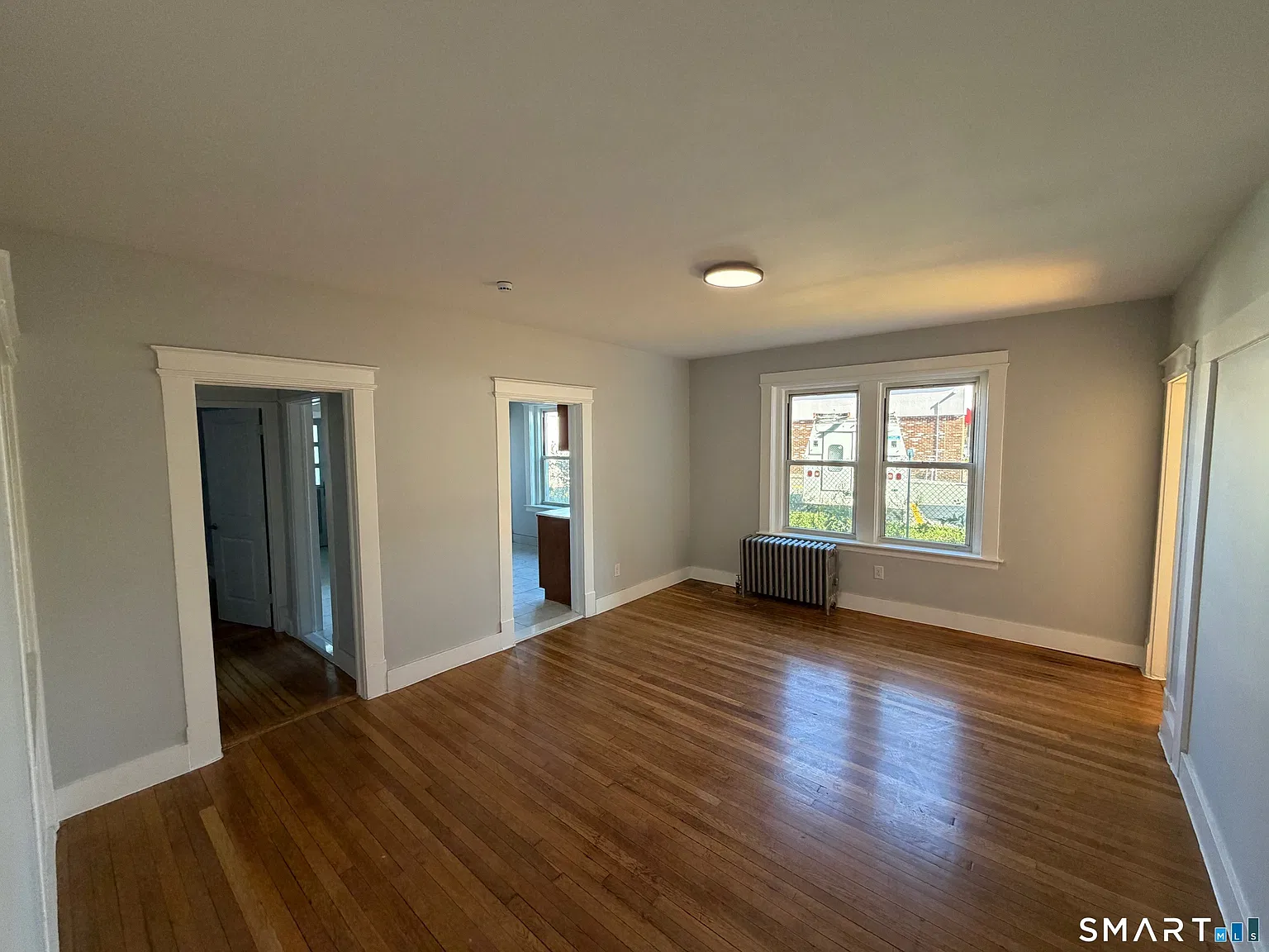 4 bed, 1.0 bath, 1200 sqft, $2,000 — Photo 2