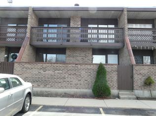 306 Kenneth Cir, Elgin, IL 60120